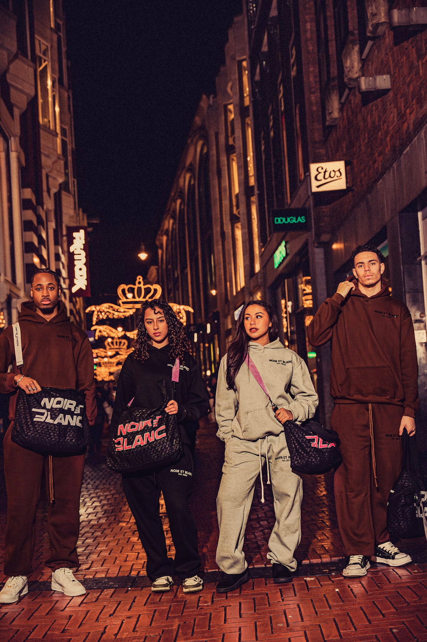 Noir et Blanc Sweatpants